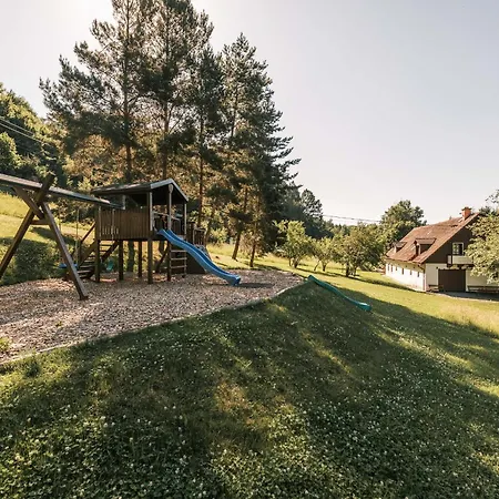 Lisenka Semesterbostad Lisnice (Pardubice)